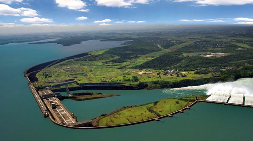 Reservatório de água cheio e a Aneel informa que maio terá bandeira verde para os consumidores de energia elétrica